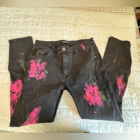 Serenede Denim - Stylish Black and Pink Women's Jeans